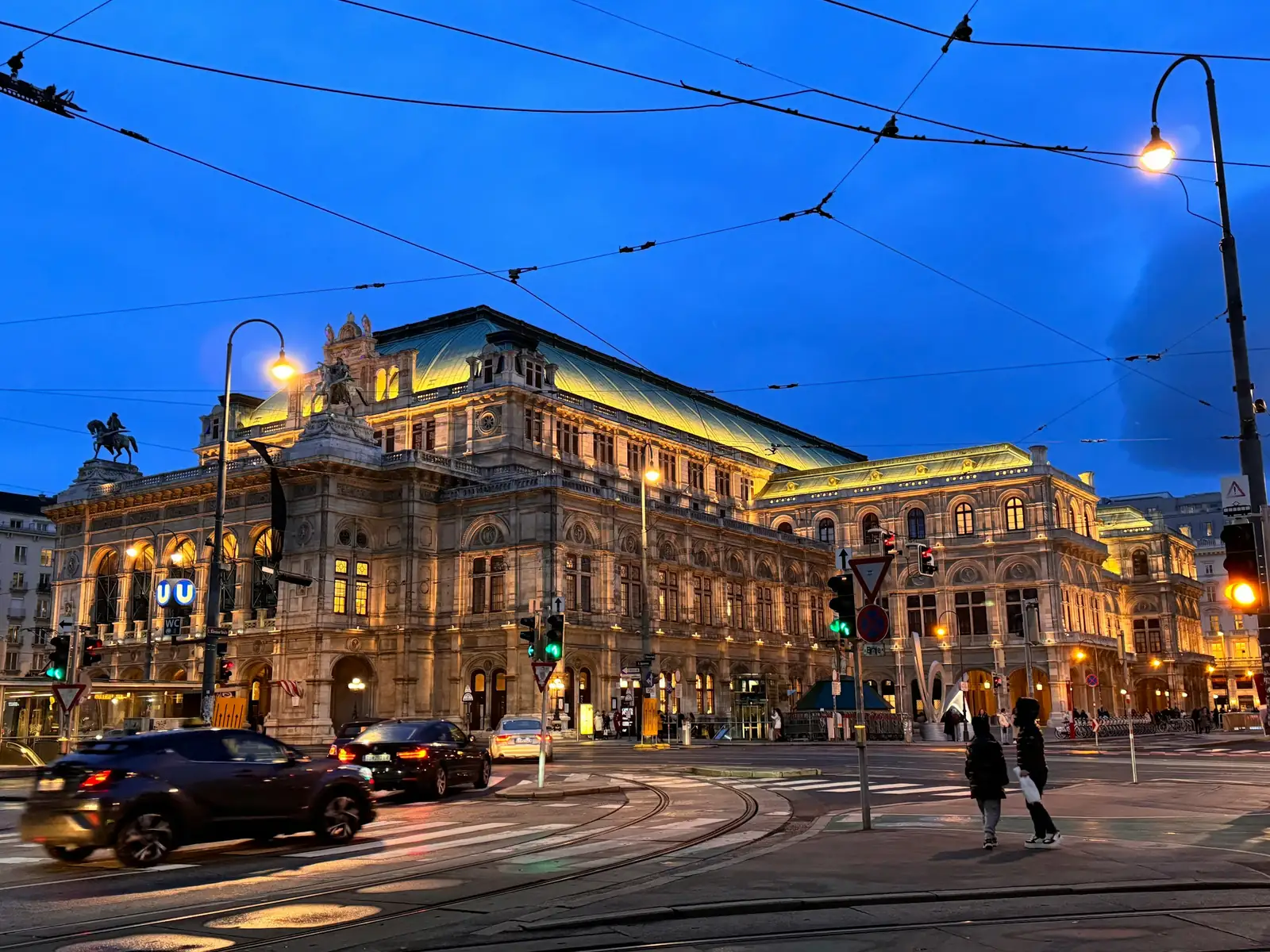 Wiener Staatsoper am Opernring, unmittelbar beim Validvent-Büro